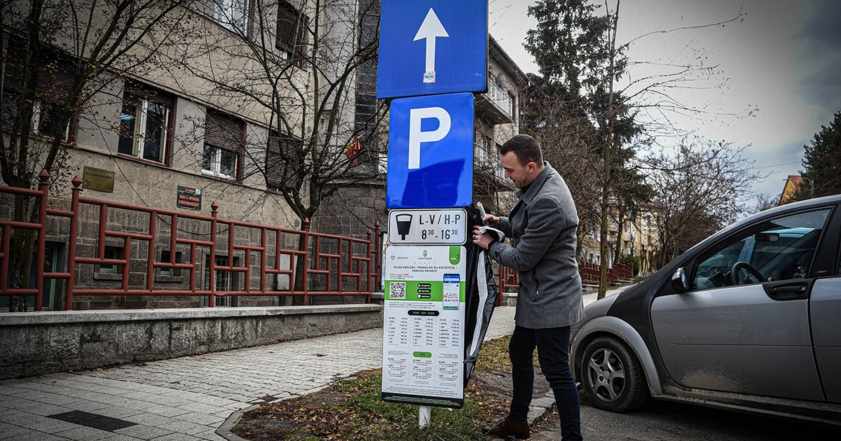 Elstartolt a fizetéses parkolási rendszer Csíkszeredában